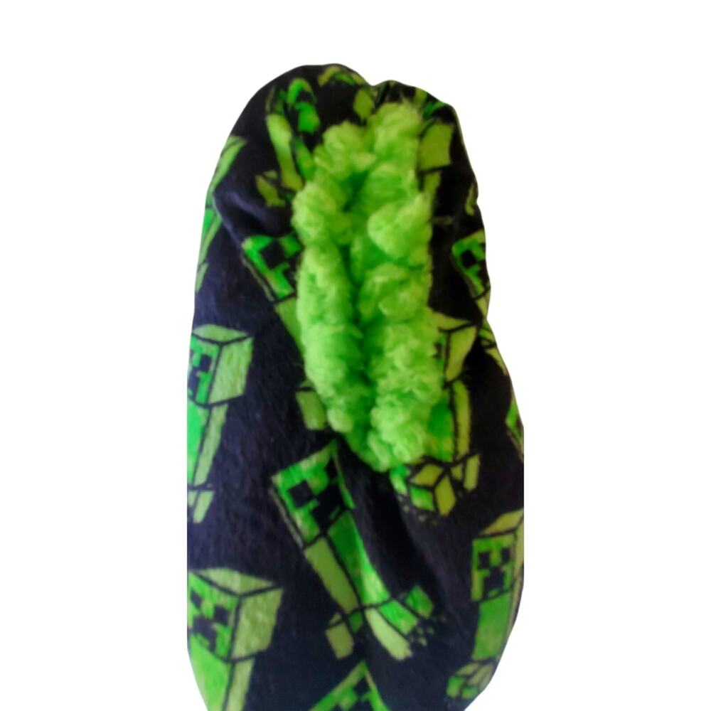 NEW with TAGS - Minecraft Slippers M